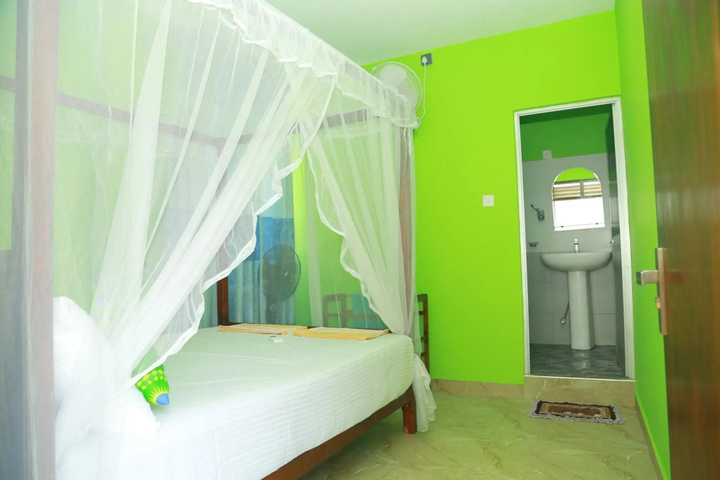 Room 4 of 17