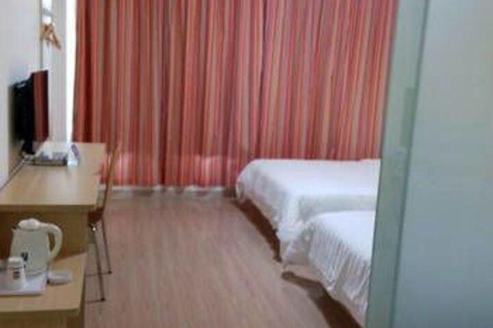 Room 5 of 9