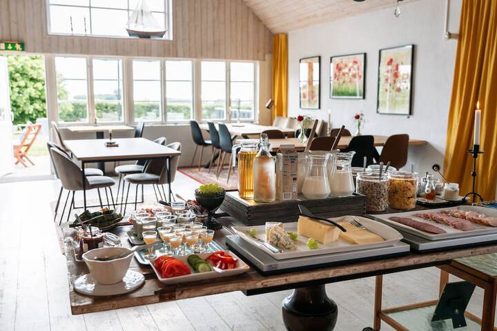 Breakfast/Coffee Service 23 of 35