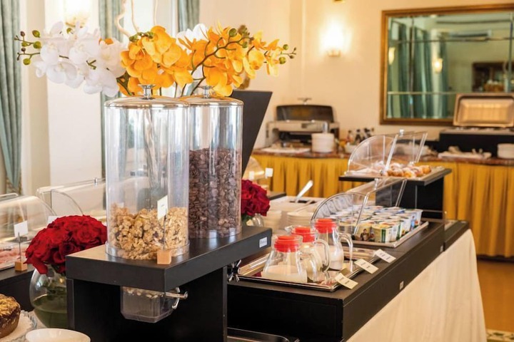 Breakfast/Coffee Service 42 of 65