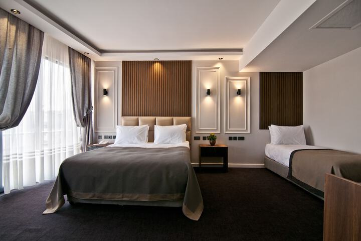Room 8 of 76