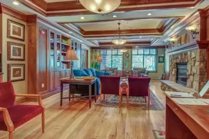 Image of Eagle Springs East 206: White Fir Suite