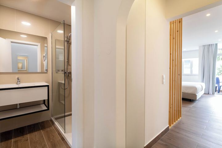 Room 8 of 21