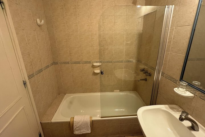 Room 102 of 138