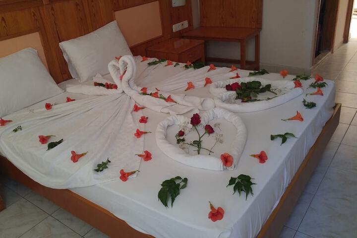 Room 5 of 11