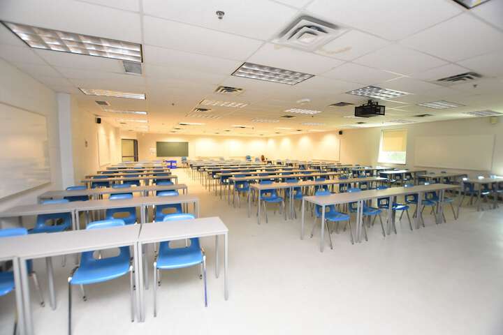 Business Center 21 of 39