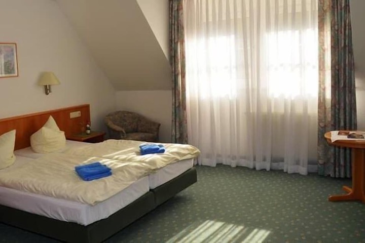 Room 3 of 20