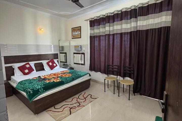 Hotel Paradise Inn