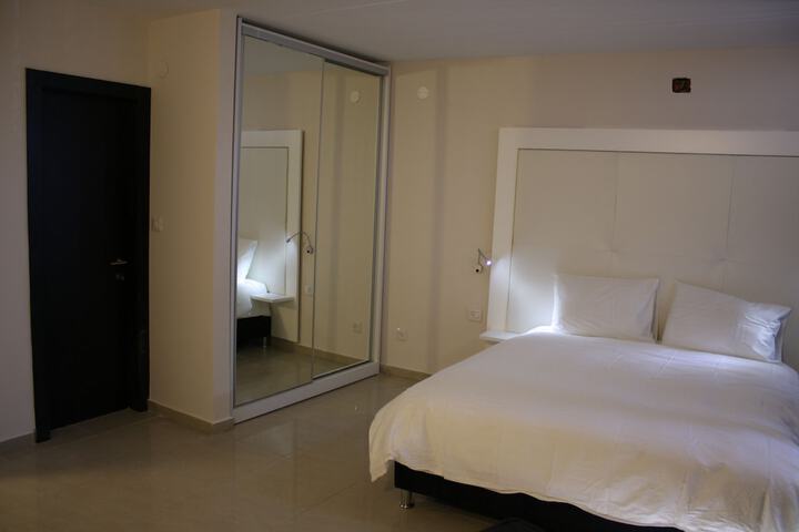 Room 6 of 70