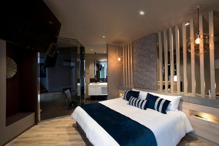 Room 5 of 13