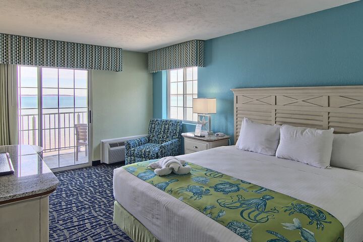 1 King Bed Petite Non Beach View (18 of 33)