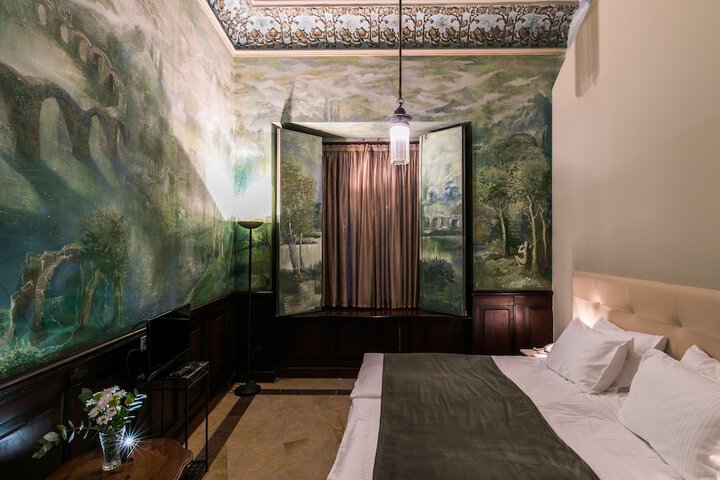 Room 8 of 72