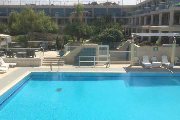 Hotel Pool