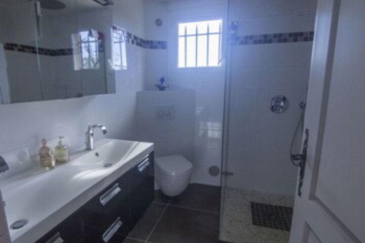 Room 2 of 22