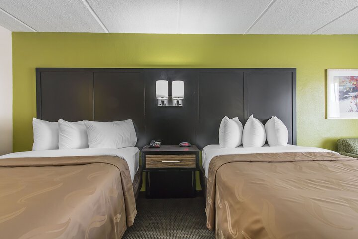 2 Double Beds (11 of 13)