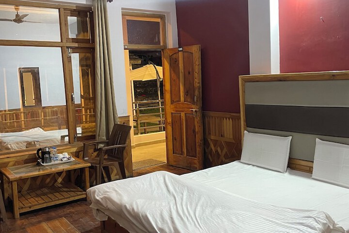 Room 3 of 8