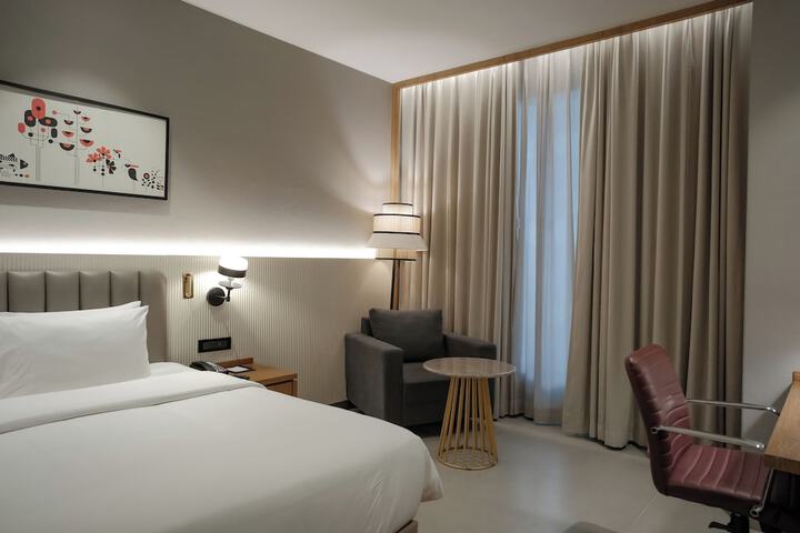 Room 32 of 81
