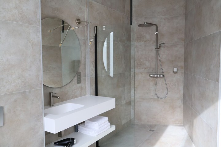 Room 6 of 20