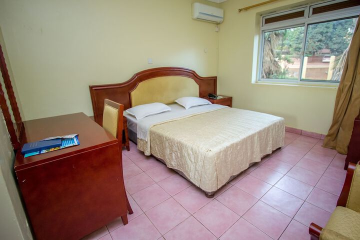 Room 10 of 48