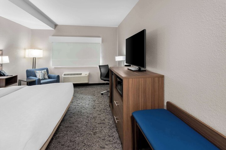 Room 18 of 65