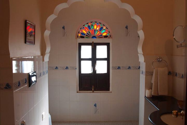 Room 14 of 33