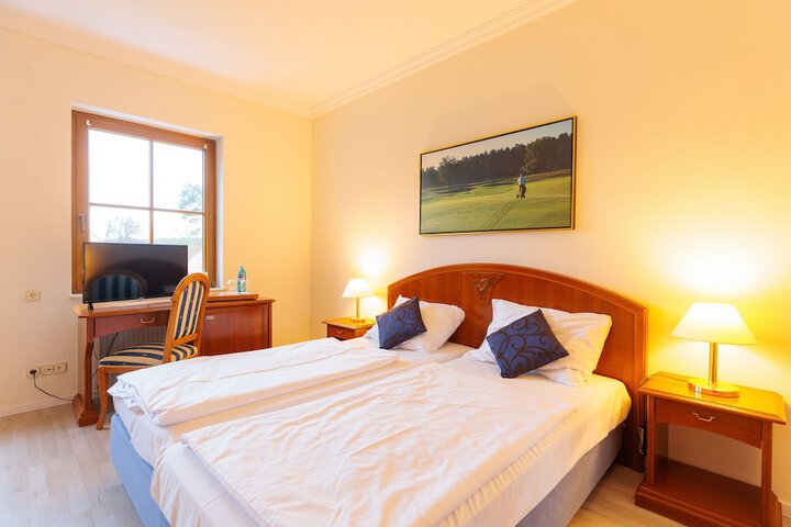 Room 4 of 90