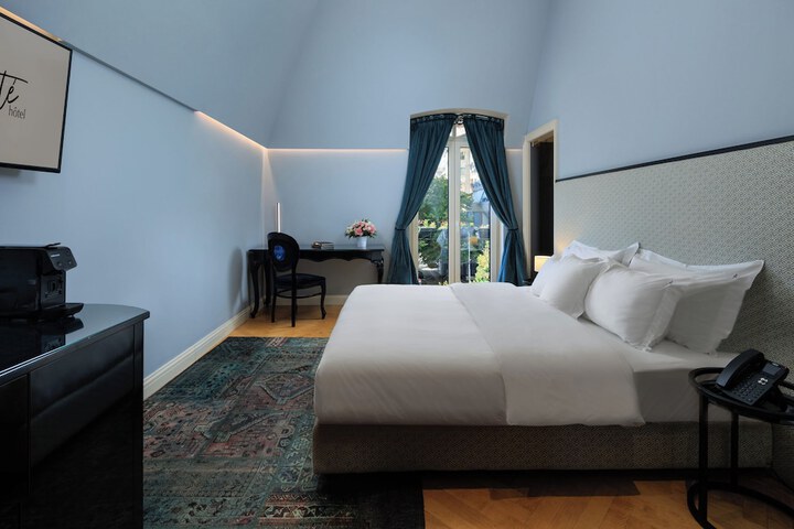 Room 19 of 47