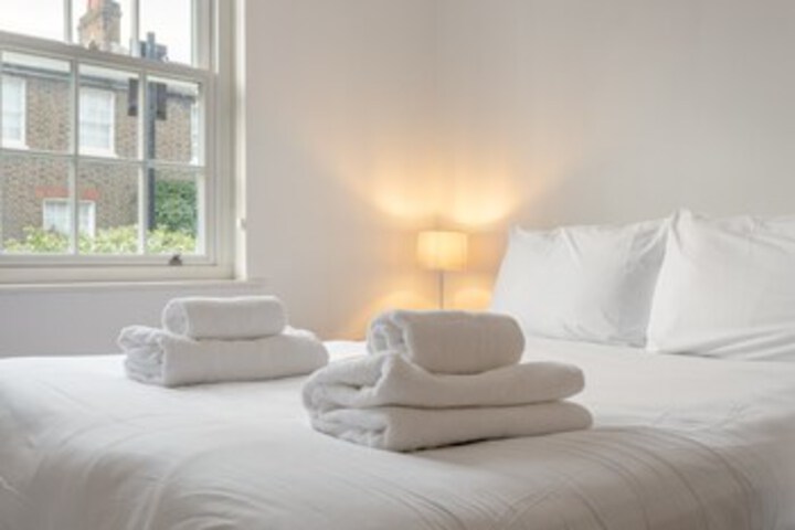 2 Bed Townhouse in Shepherds Bush