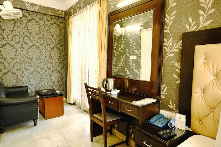 Room 11 of 48