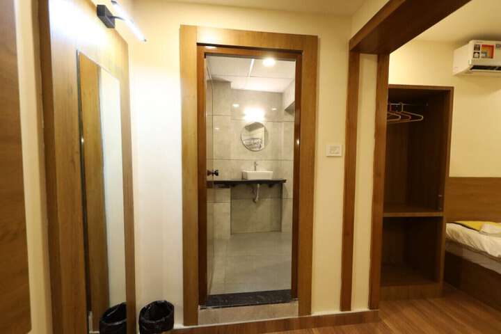 Room 16 of 30