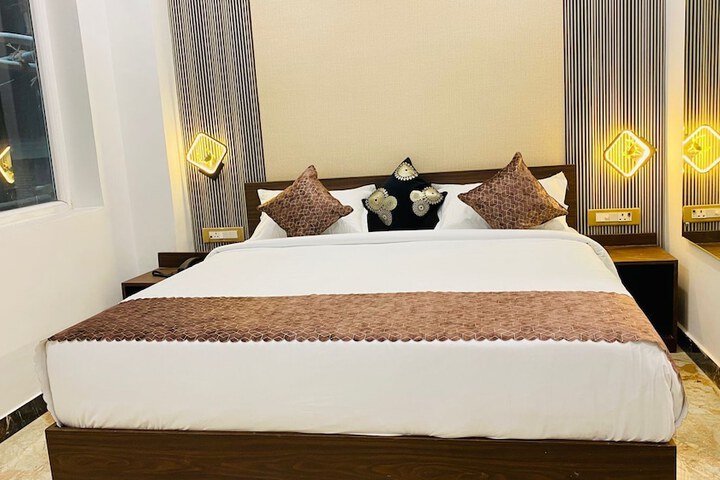 Room 5 of 10