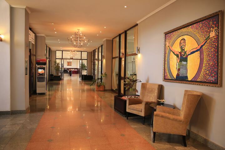 Ballroom/Hall 76 of 98
