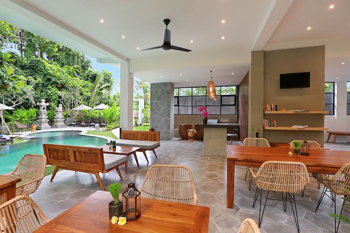 Dining 42 of 51