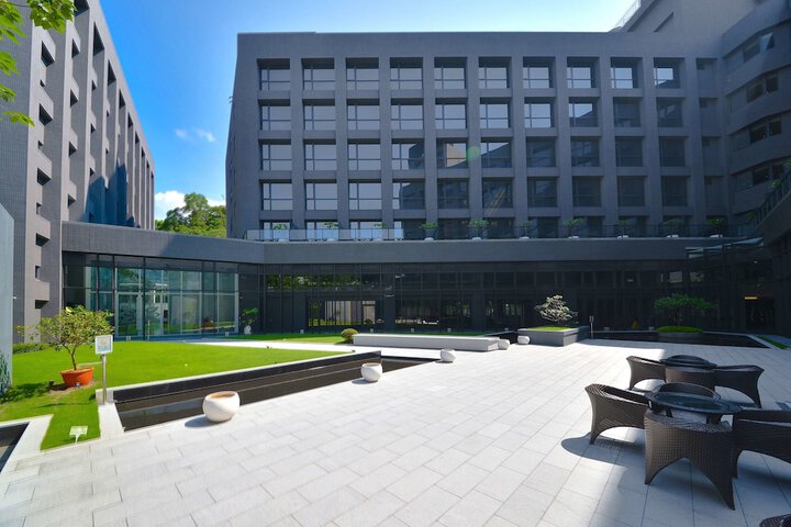 Hotel Exterior 61 of 65