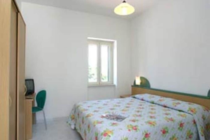 Room 4 of 6