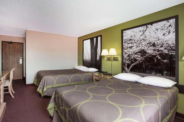 2 Double Beds (1 of 7)