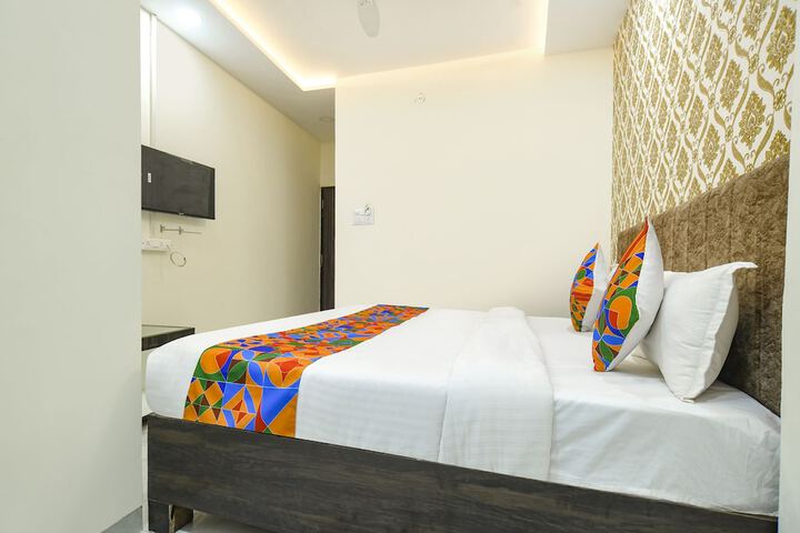 Room 13 of 27