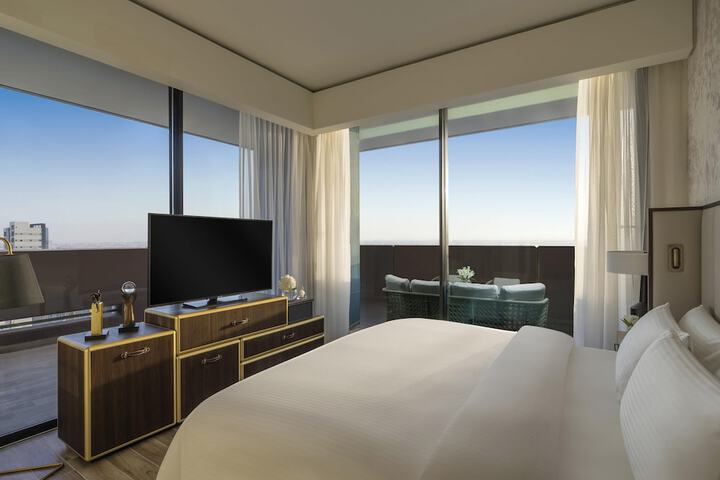 Room 4 of 145
