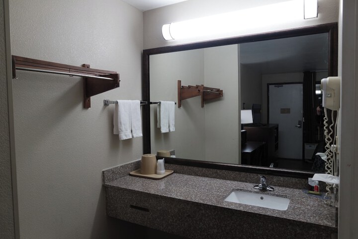 Room 10 of 19