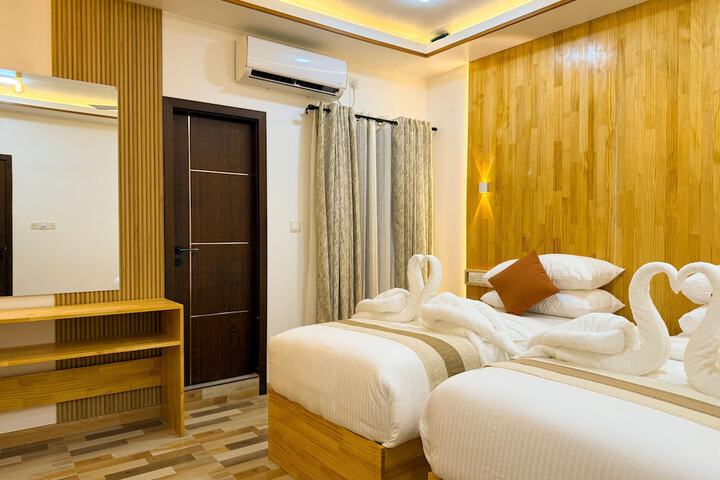 Room 2 of 11
