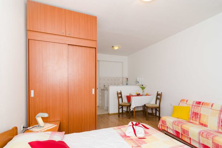 Room 25 of 104