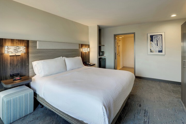 Room 6 of 52