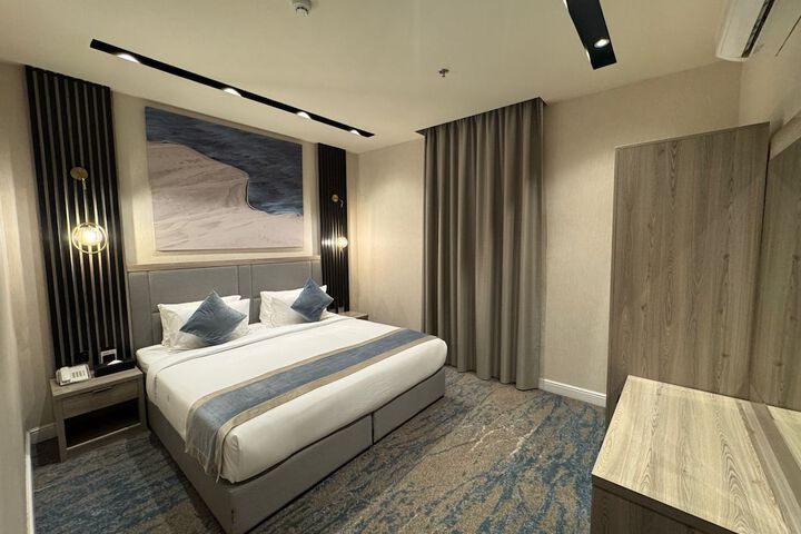 Room 14 of 32