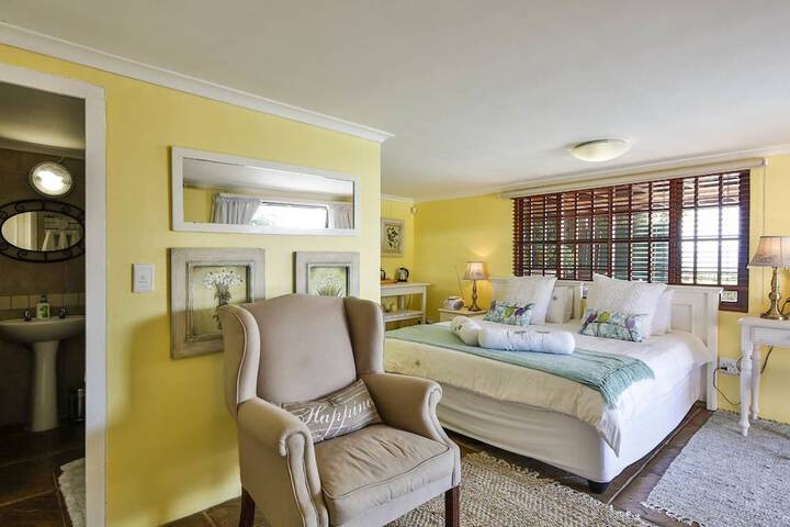 Room 4 of 10