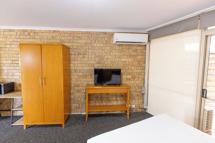 Room 7 of 65