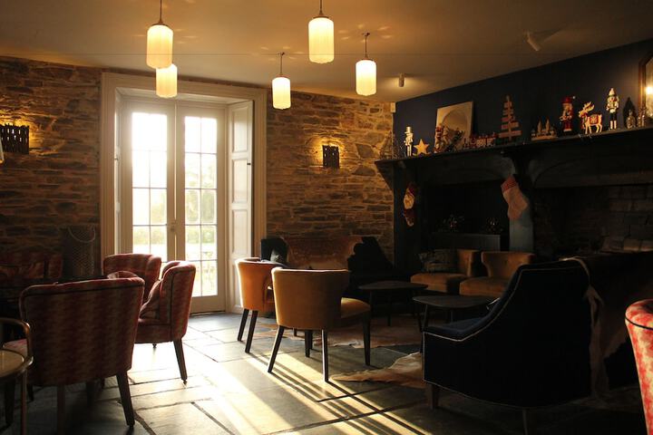 Lounge 95 of 124