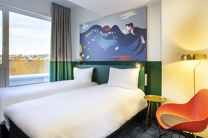 Room 2 of 45