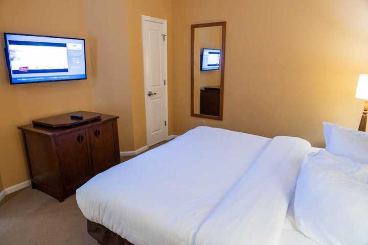 Room 4 of 117