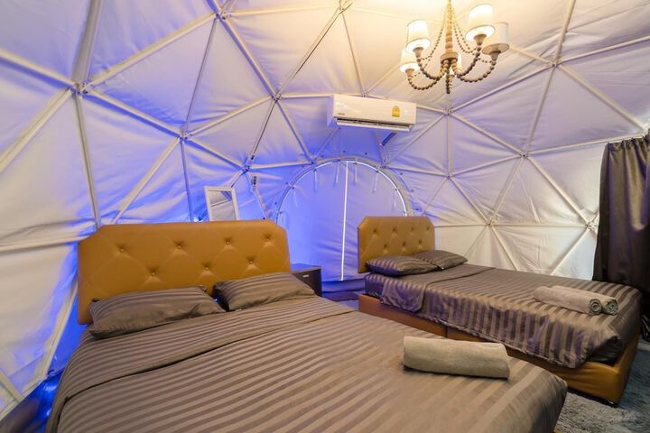Room 2 of 52