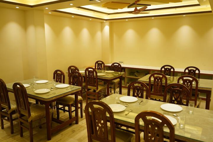 Dining 32 of 52